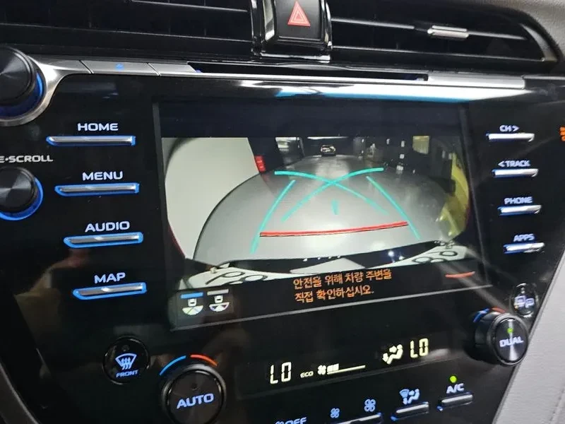 Toyota Camry XV70 2.5 LE Hybrid, снимка 12 - Автомобили и джипове - 55622028