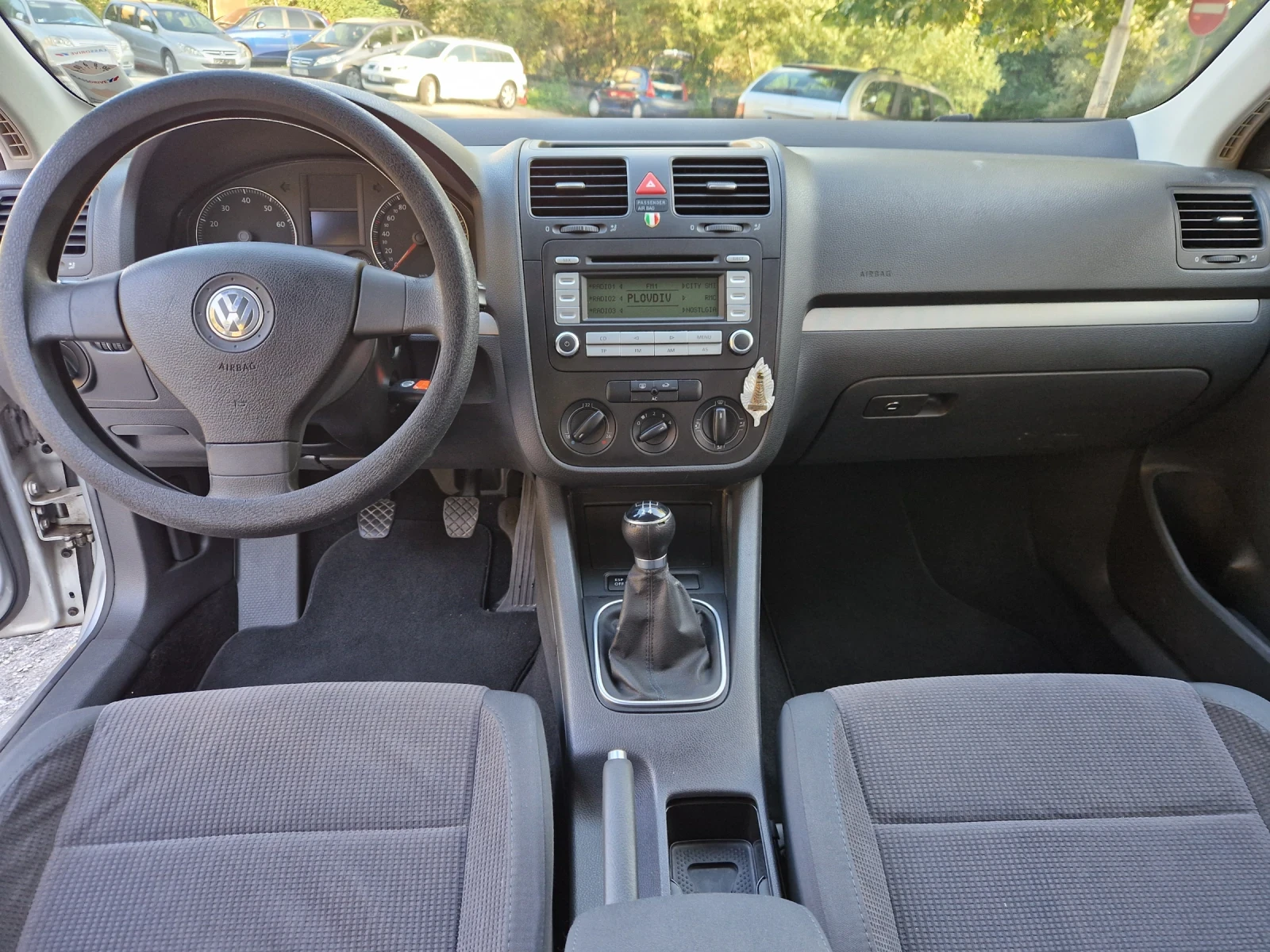 VW Jetta 1.6i-102к.с mpi - изображение 9