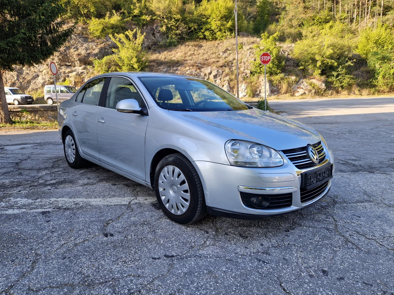 VW Jetta 1.6i-102к.с mpi - изображение 2