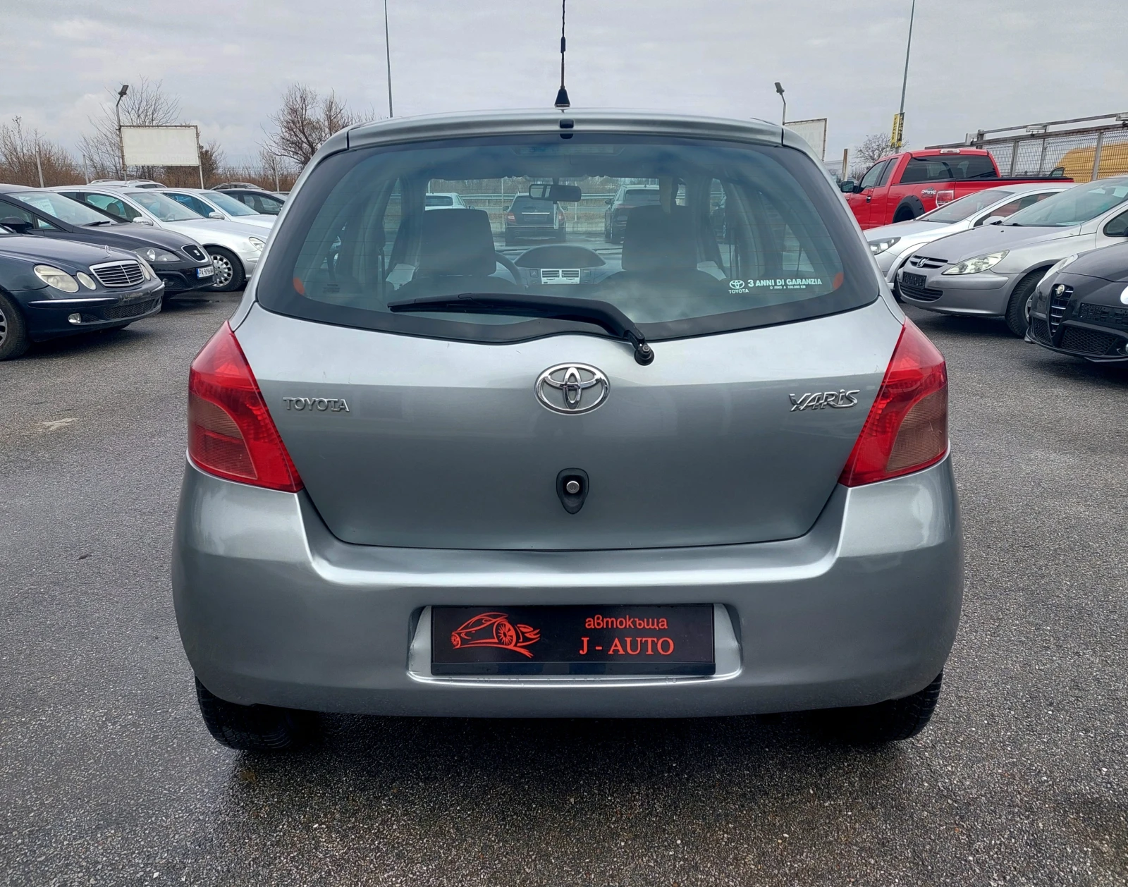 Toyota Yaris 1.4 D4D КЛИМА - изображение 3