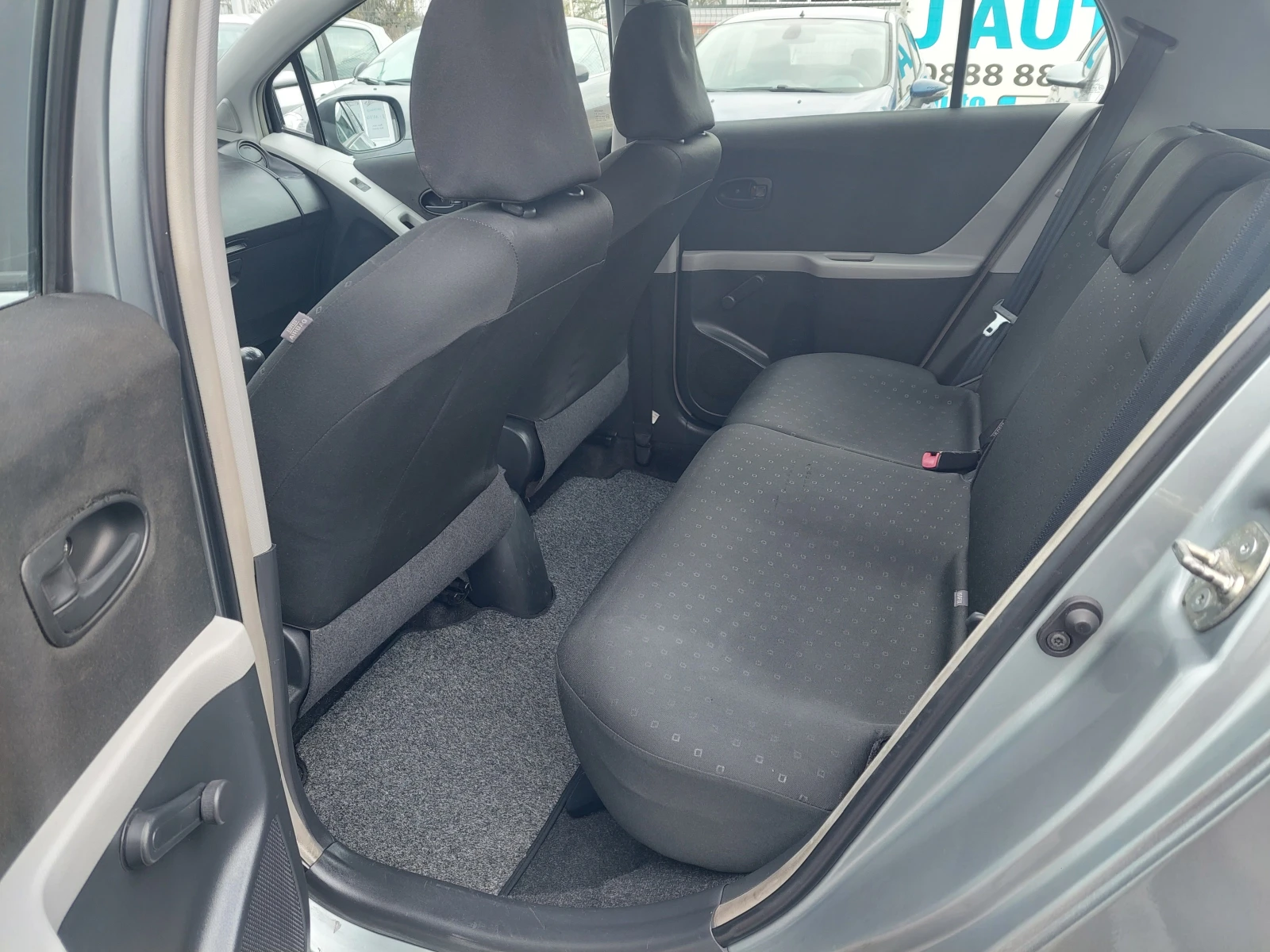 Toyota Yaris 1.4 D4D КЛИМА - изображение 8