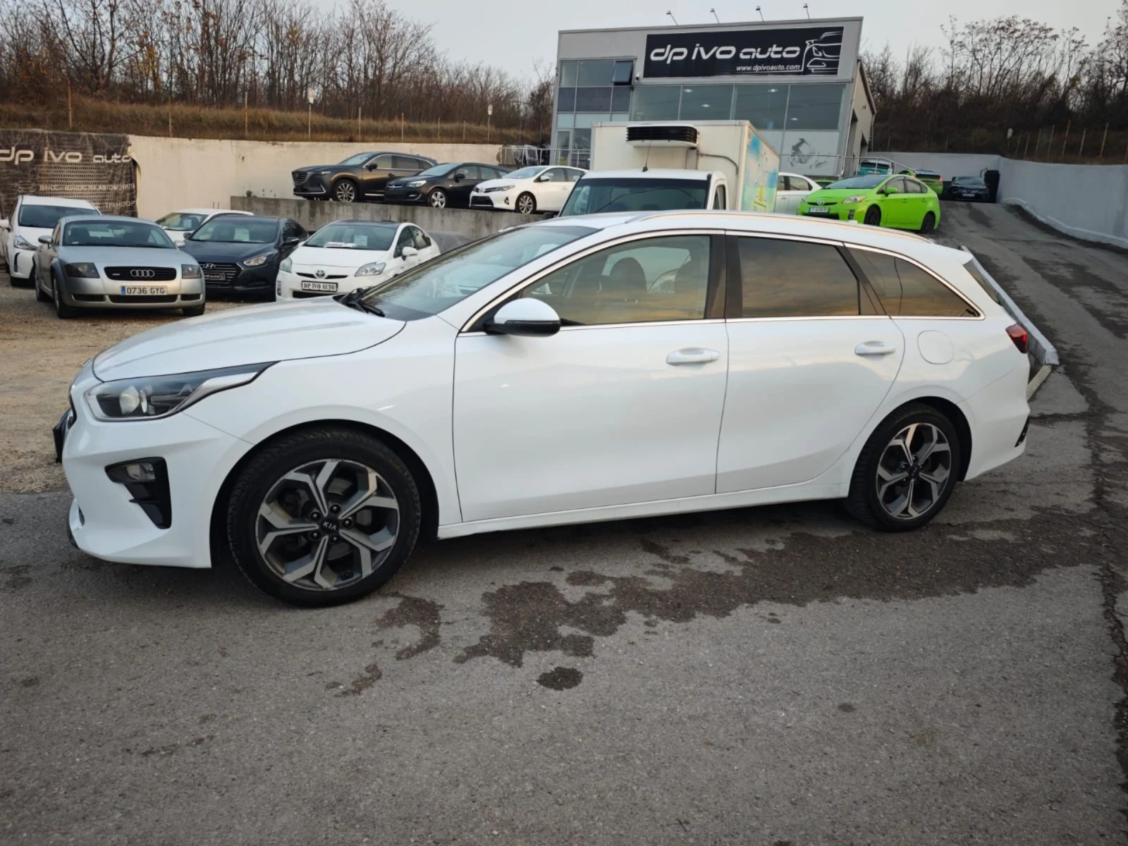 Kia Ceed 1.6CRDI* КОЖА* ГОЛЯМА МУЛТИМЕДИЯ. ОТЛИЧЕН - изображение 2