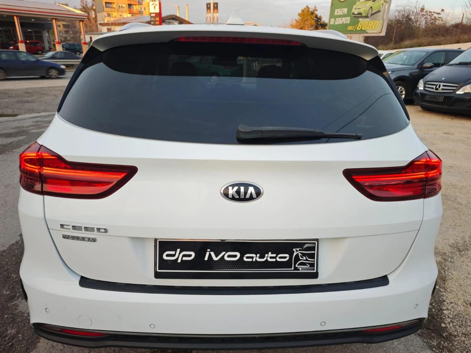 Kia Ceed 1.6CRDI* КОЖА* ГОЛЯМА МУЛТИМЕДИЯ. ОТЛИЧЕН - изображение 4