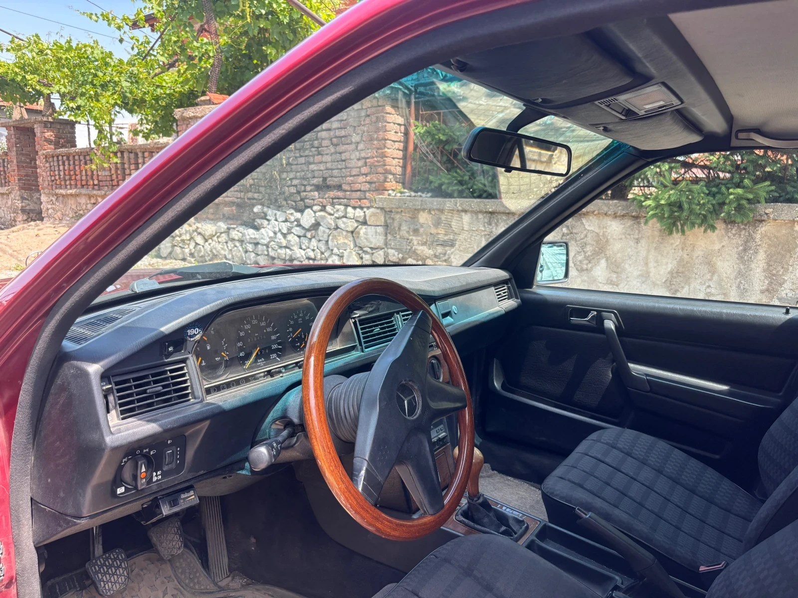 Mercedes-Benz 190  - изображение 7