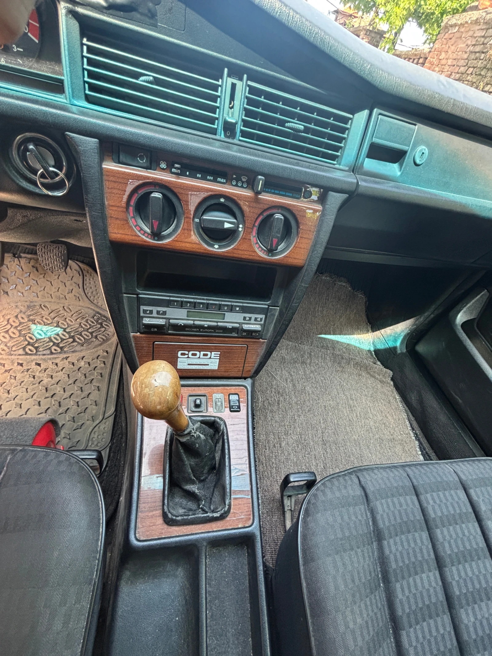 Mercedes-Benz 190  - изображение 9