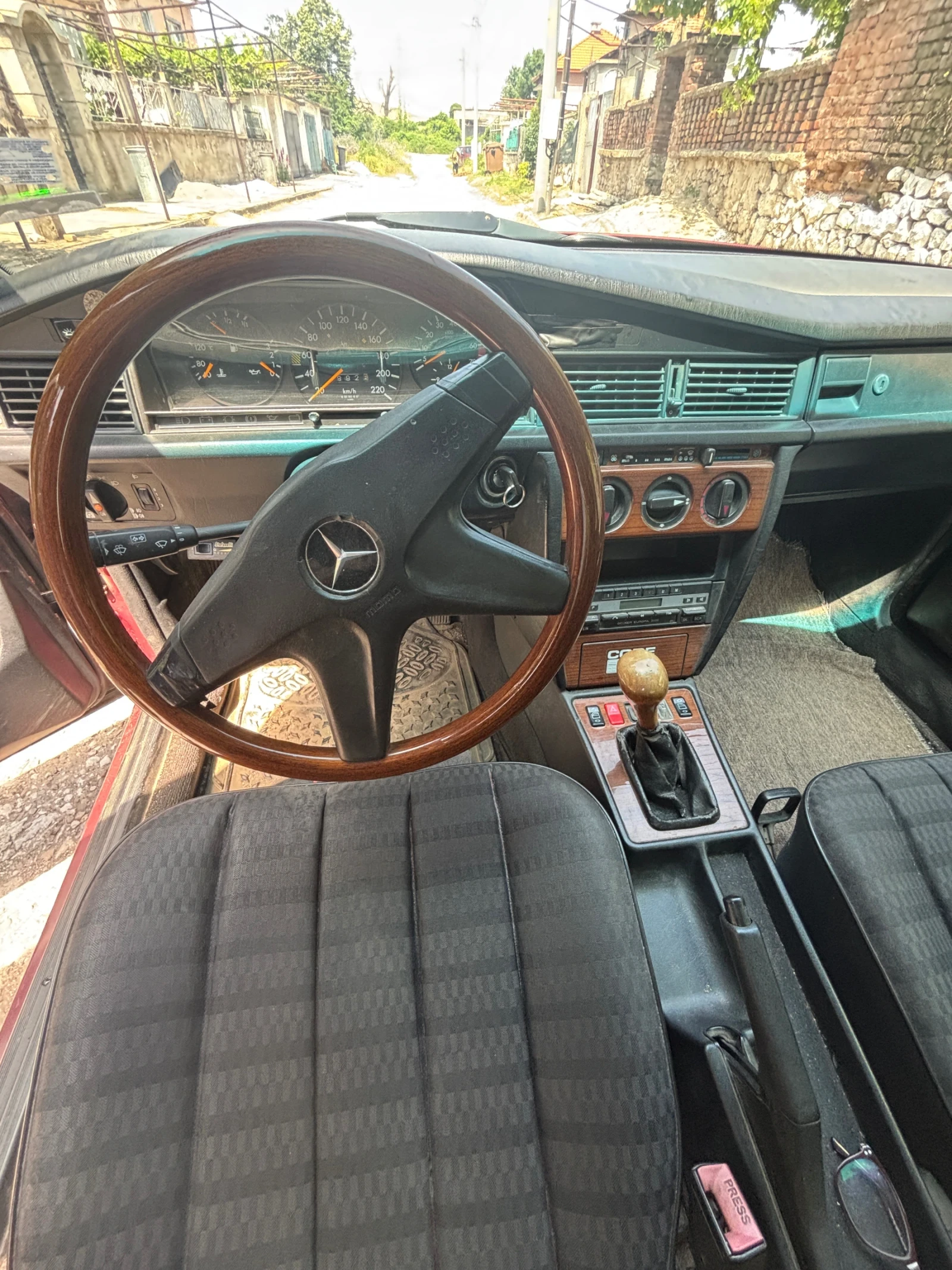 Mercedes-Benz 190  - изображение 8