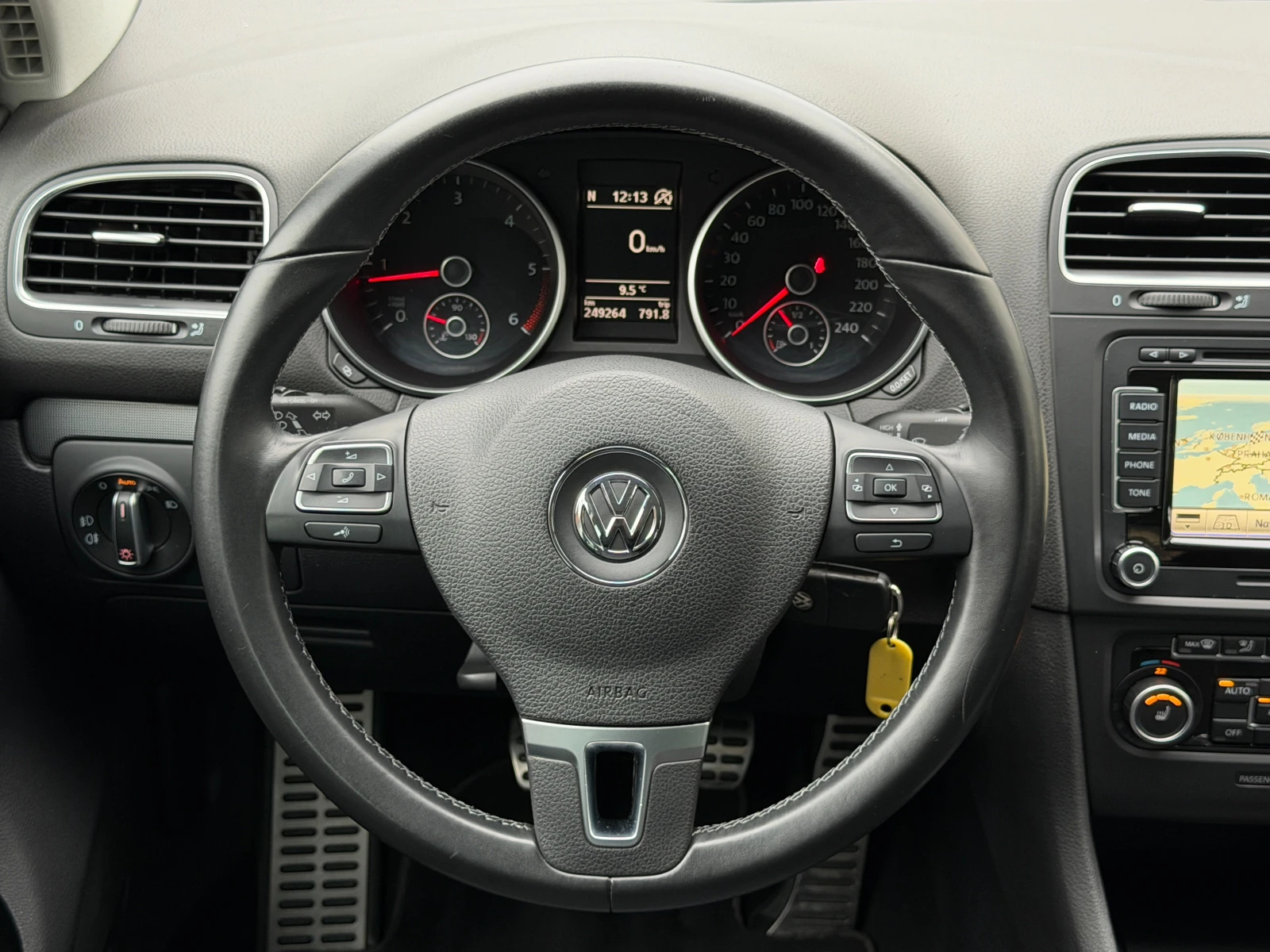 VW Golf 2.0TDI* СЪС СЕРВИЗНА КНИЖКА С ПЪЛНА ИСТОРИЯ  - изображение 9