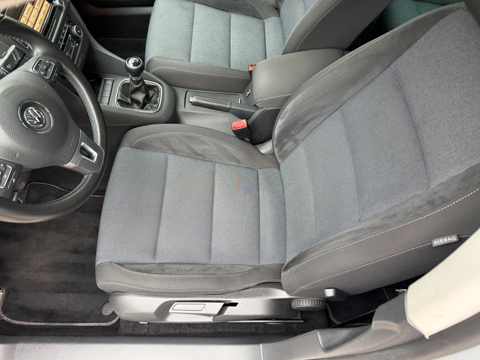 VW Golf 2.0TDI* СЪС СЕРВИЗНА КНИЖКА С ПЪЛНА ИСТОРИЯ  - изображение 7