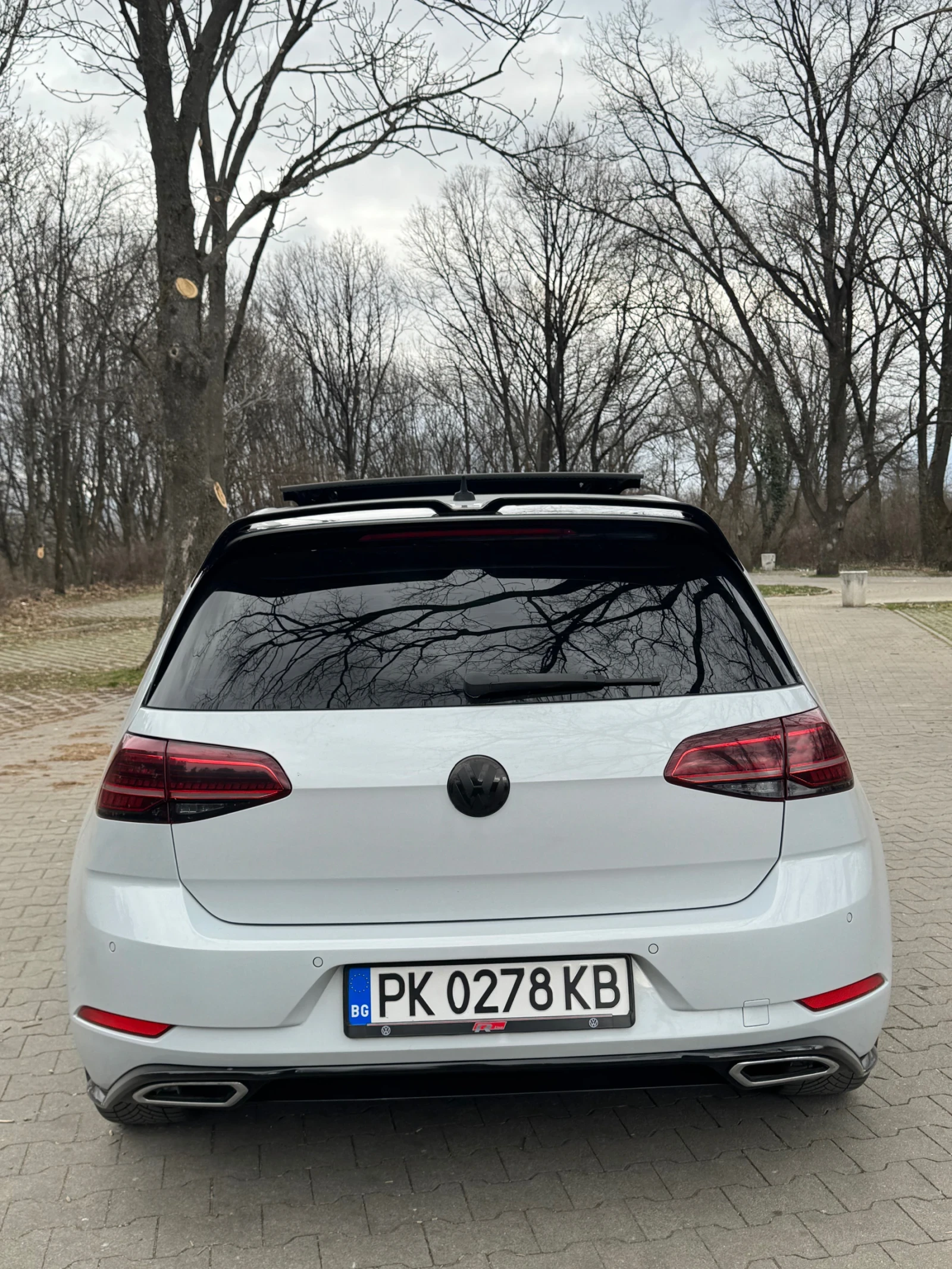 VW Golf 7.5 R-Line | Панорама | Keyless | LED | , снимка 6 - Автомобили и джипове - 53902328