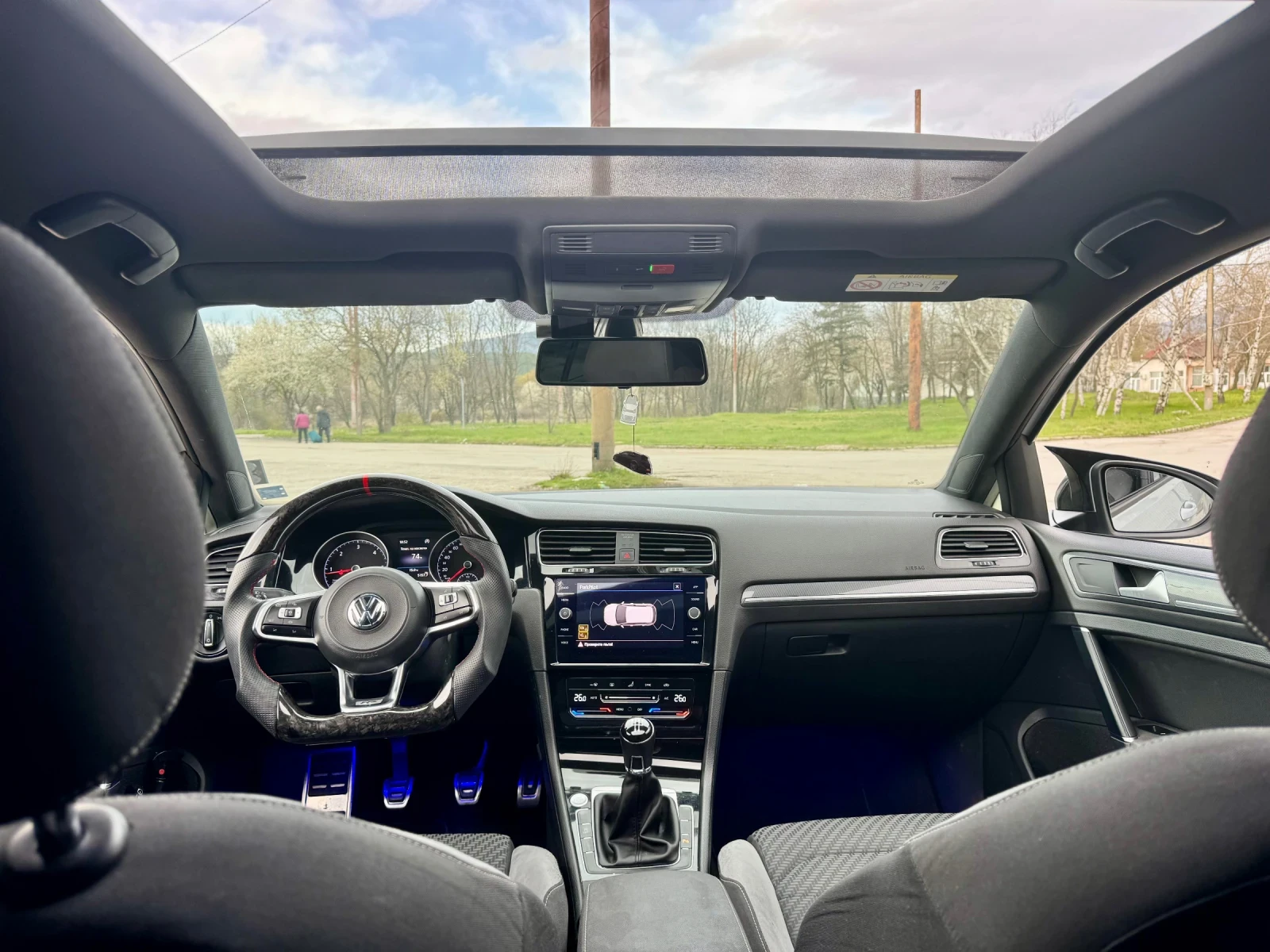 VW Golf 7.5 R-Line | Панорама | Keyless | LED | , снимка 8 - Автомобили и джипове - 53902328