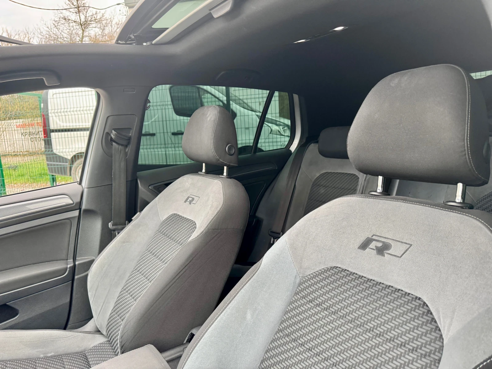 VW Golf 7.5 R-Line | Панорама | Keyless | LED | , снимка 9 - Автомобили и джипове - 53902328