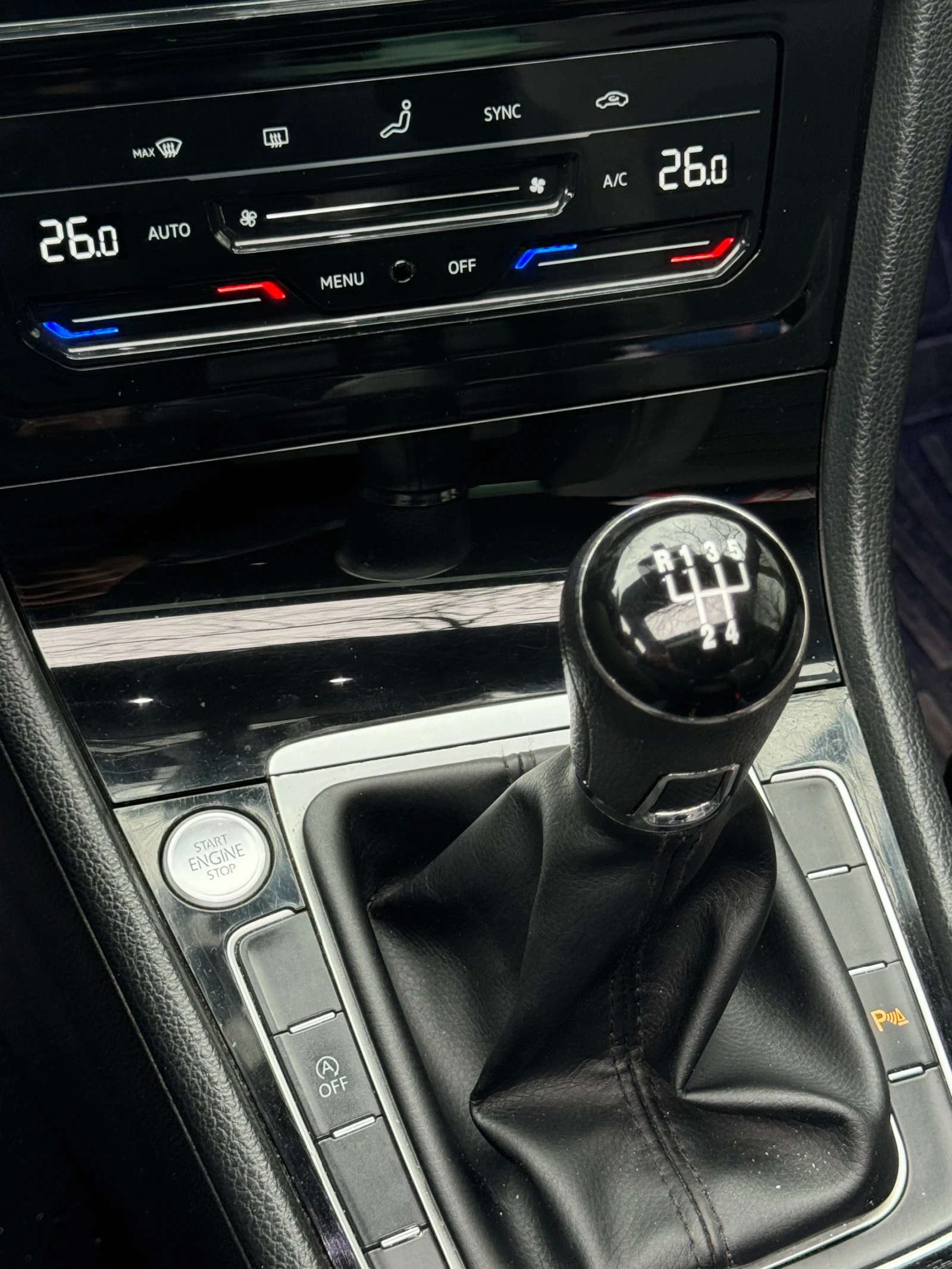 VW Golf 7.5 R-Line | Панорама | Keyless | LED | , снимка 10 - Автомобили и джипове - 53902328