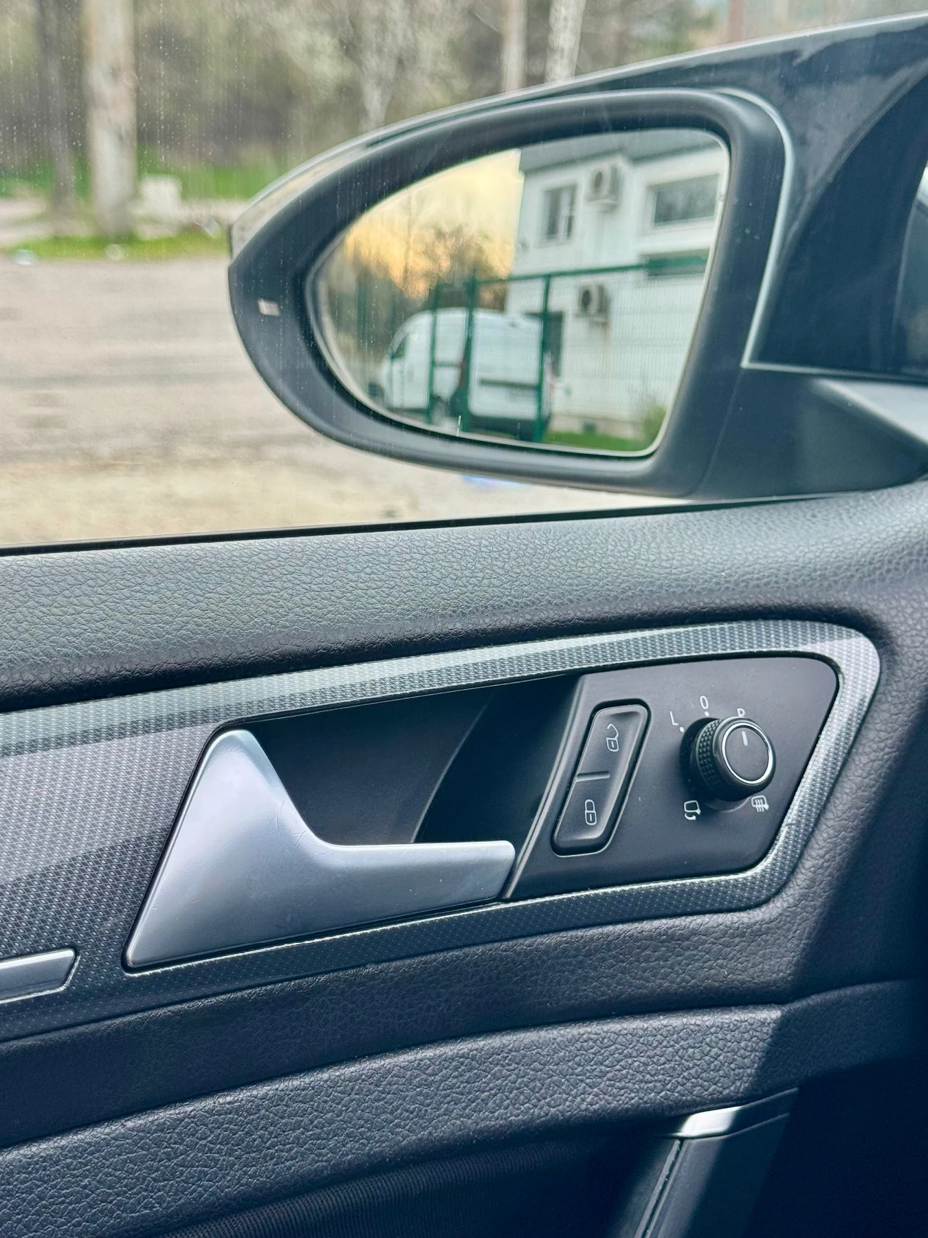 VW Golf 7.5 R-Line | Панорама | Keyless | LED | , снимка 12 - Автомобили и джипове - 53902328