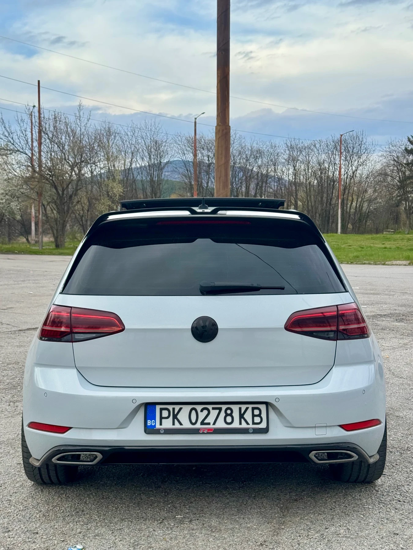 VW Golf 7.5 R-Line | Панорама | Keyless | LED | , снимка 4 - Автомобили и джипове - 53902328