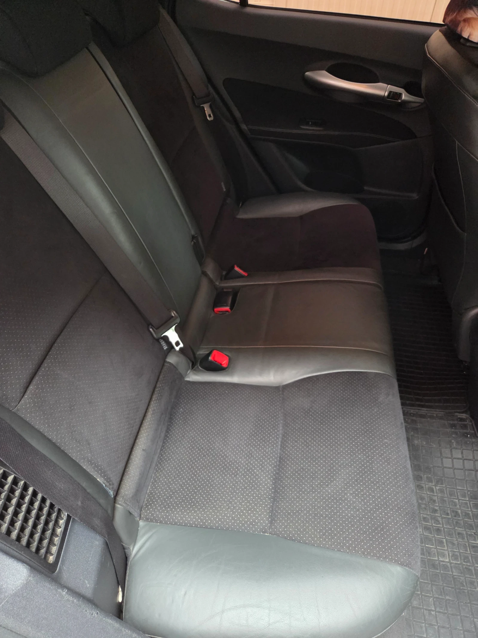 Toyota Auris Хибрид, снимка 2 - Автомобили и джипове - 54478687