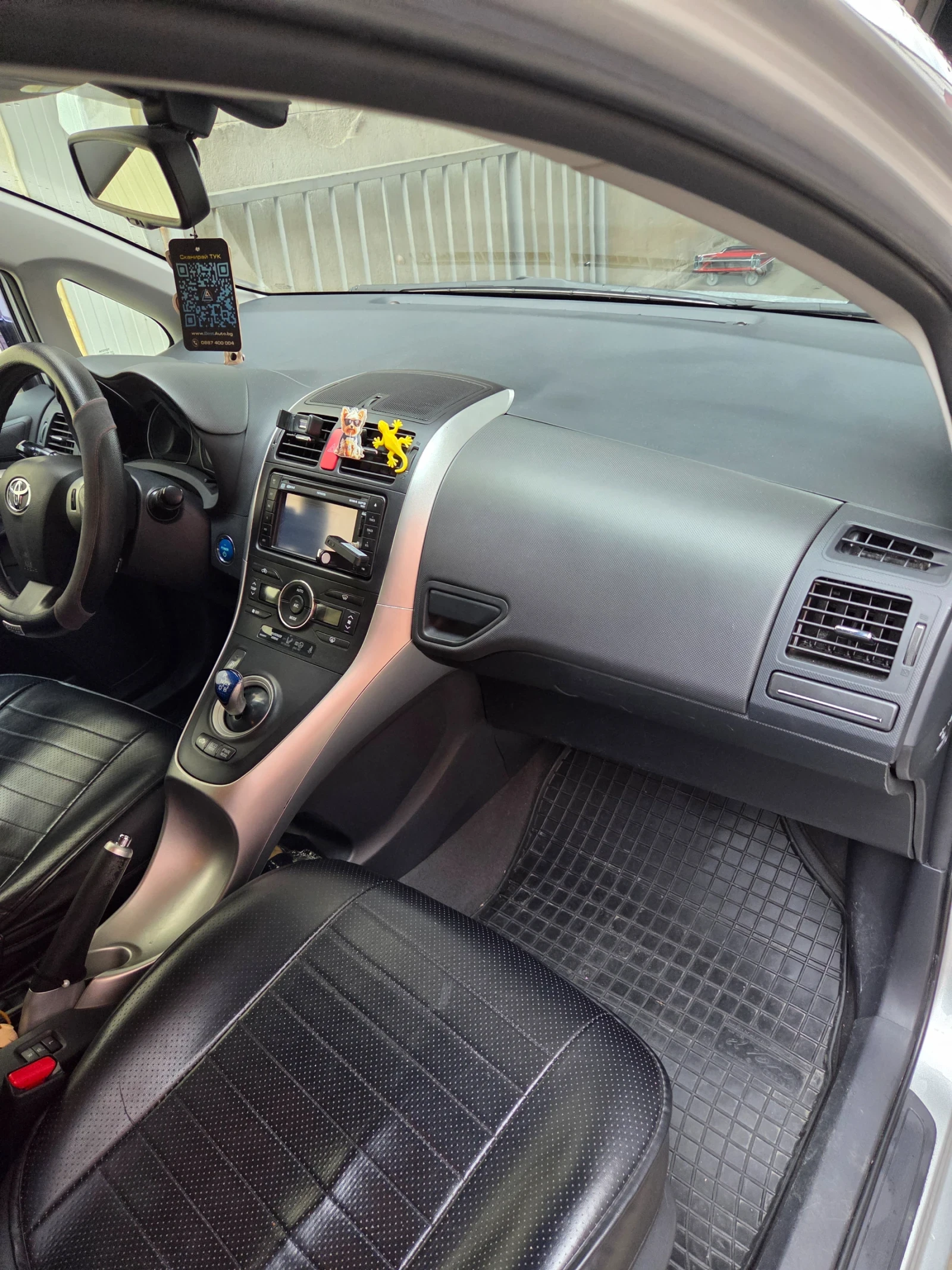 Toyota Auris Хибрид, снимка 8 - Автомобили и джипове - 54478687