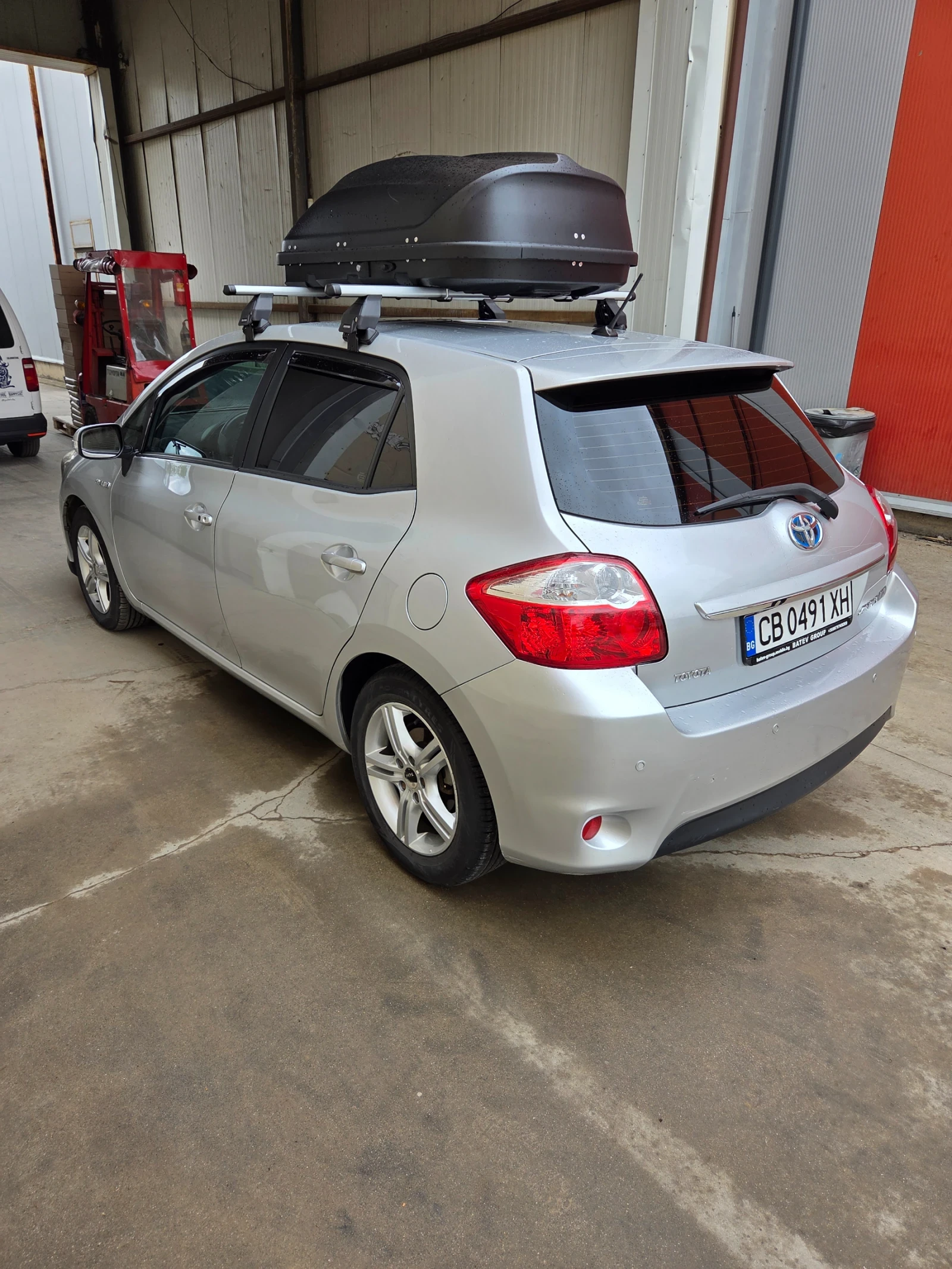 Toyota Auris Хибрид, снимка 15 - Автомобили и джипове - 54478687