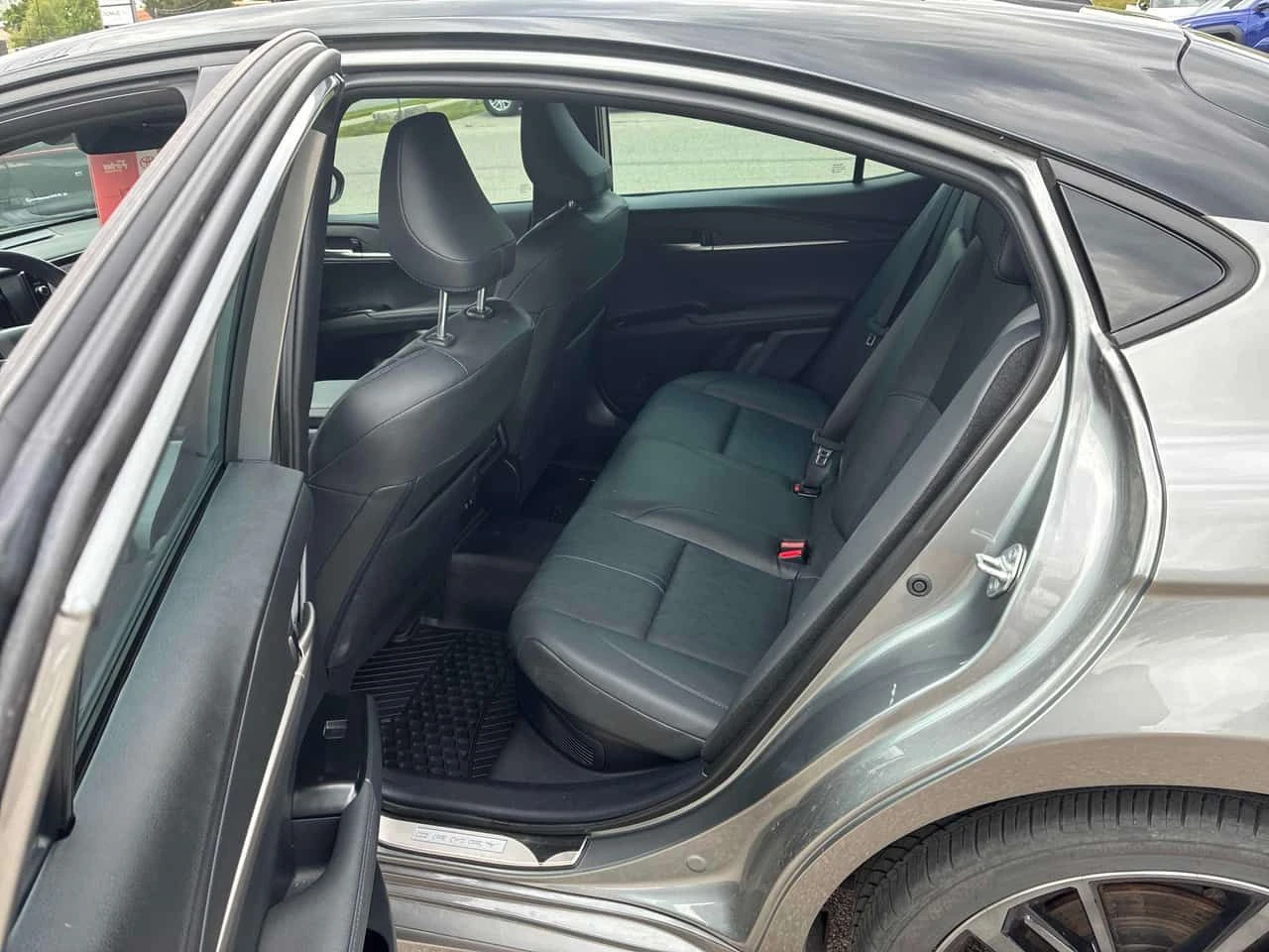 Toyota Camry * CVT AWD * АВТОКРЕДИТ БЕЗ ПЪРВОНАЧАЛНА ВНОСКА* , снимка 17 - Автомобили и джипове - 54953326