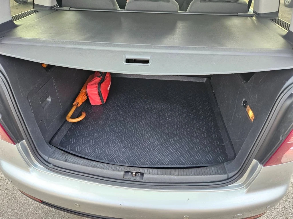 VW Touran 1.9tdi 105, снимка 10 - Автомобили и джипове - 55042014