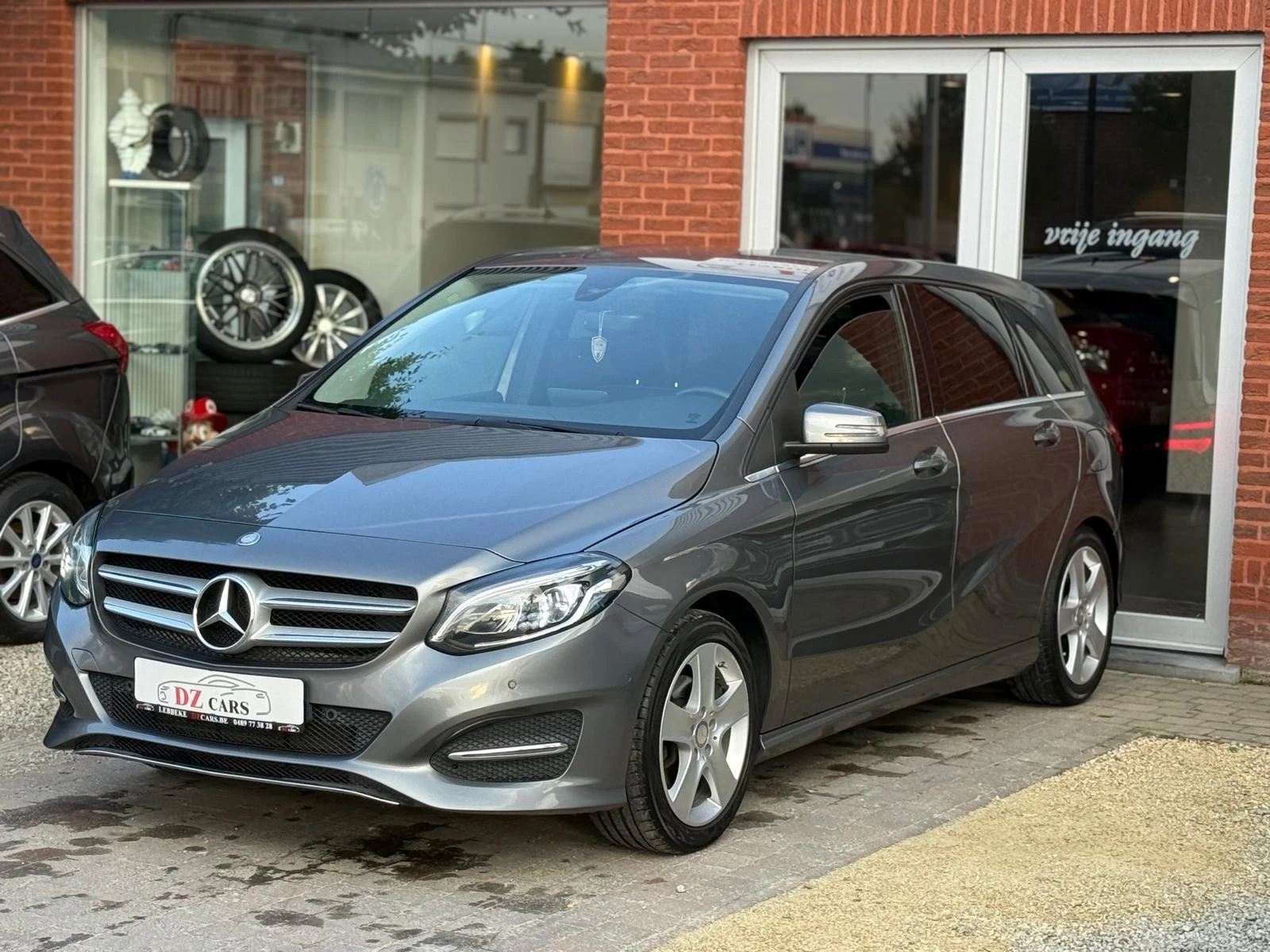Mercedes-Benz B 220, снимка 2 - Автомобили и джипове - 55081523