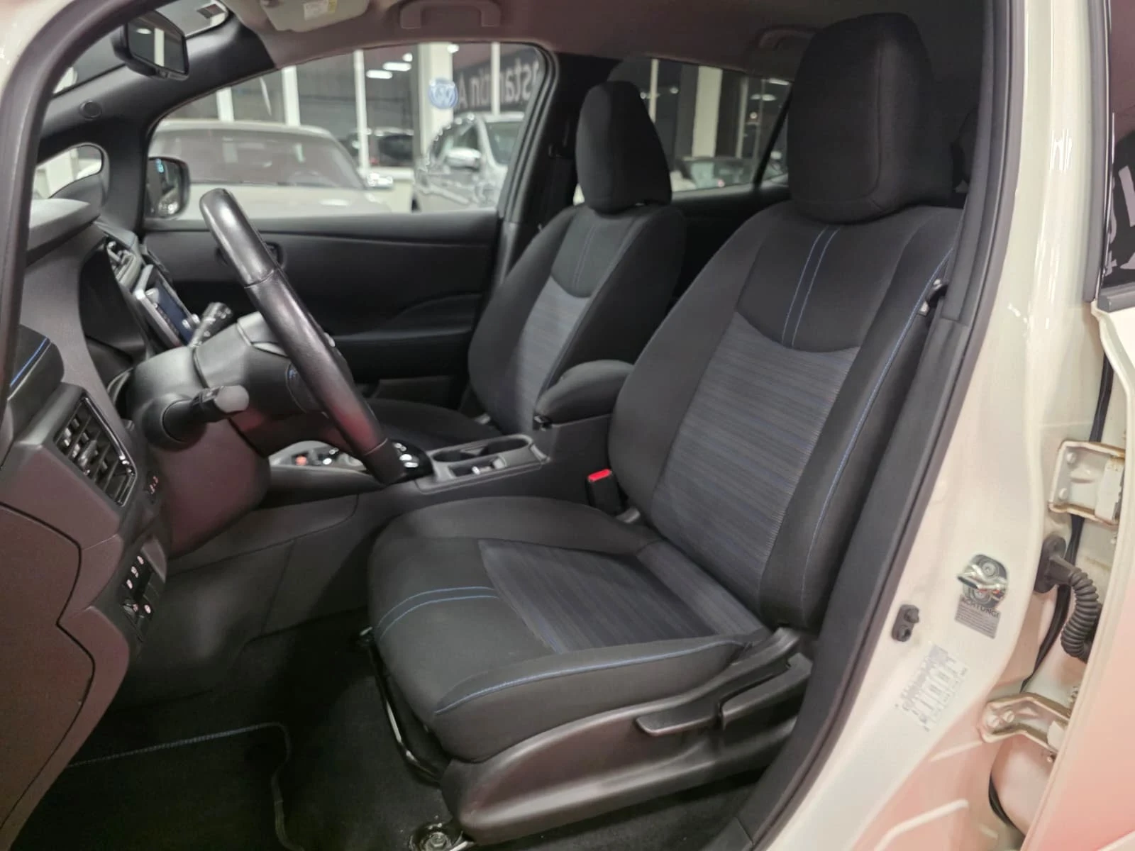 Nissan Leaf  Facelift 2023 | 62 kWh, снимка 13 - Автомобили и джипове - 55431860