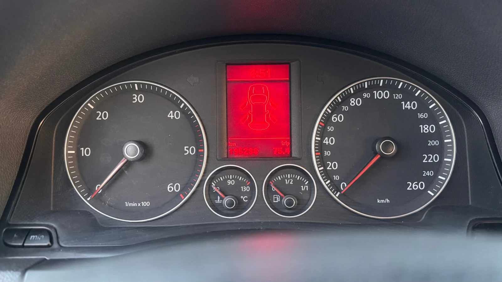 VW Golf 2.0 TDI 140 к.с., снимка 10 - Автомобили и джипове - 55711379