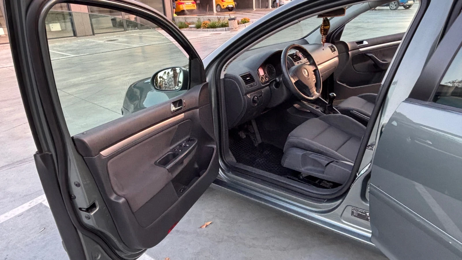 VW Golf 2.0 TDI 140 к.с., снимка 8 - Автомобили и джипове - 55711379
