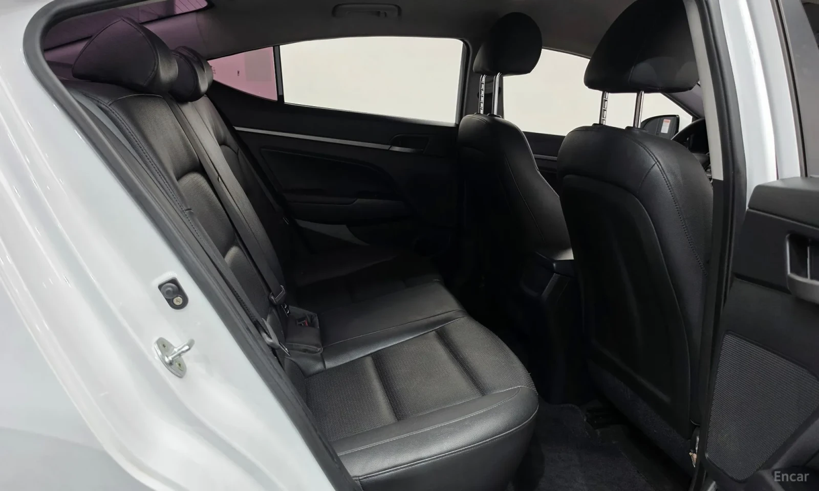 Hyundai Elantra Подгрев\Start Stop\Реални километри, снимка 12 - Автомобили и джипове - 56295682