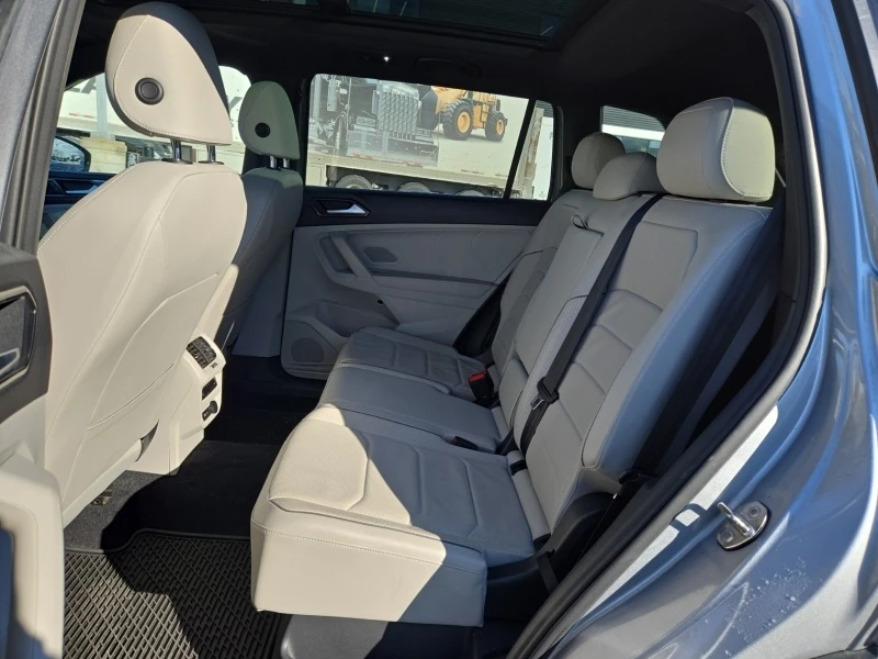 VW Tiguan * HIGHLINE R LINE * CARFAX * БЕЗ ПЪРВОНАЧАЛНА ВНОС, снимка 16 - Автомобили и джипове - 53261368