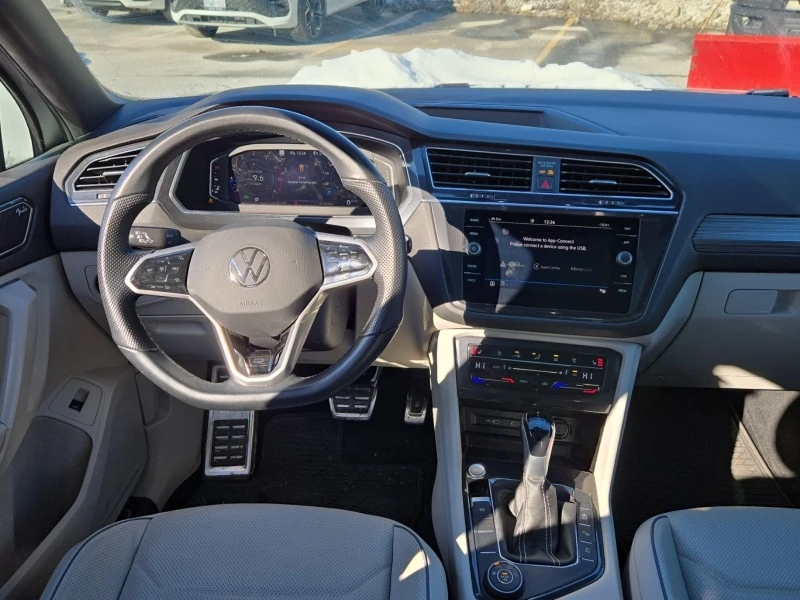 VW Tiguan * HIGHLINE R LINE * CARFAX * БЕЗ ПЪРВОНАЧАЛНА ВНОС, снимка 11 - Автомобили и джипове - 53261368