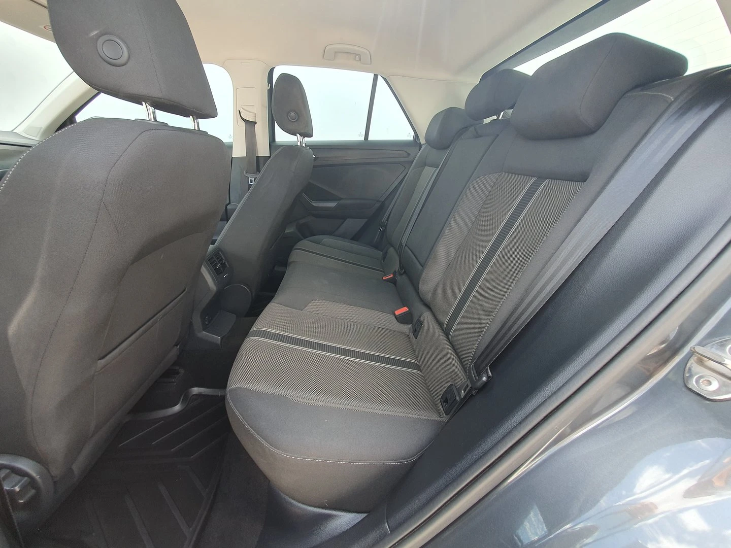 VW T-Roc VW T- Roc Design 2.0 TDI 4MOTION BMT - изображение 5