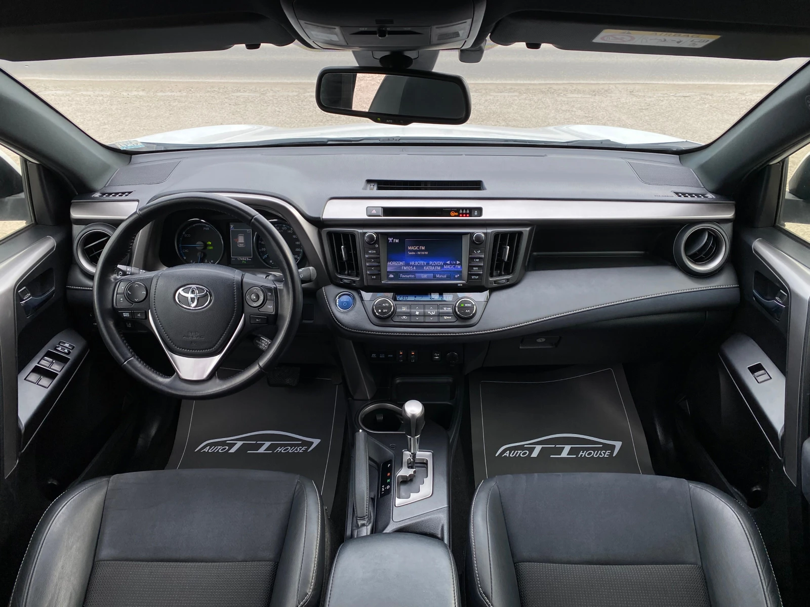 Toyota Rav4 2.5 Hybrid* Key GO* Dis* Full* КАТО НОВА*  - изображение 9