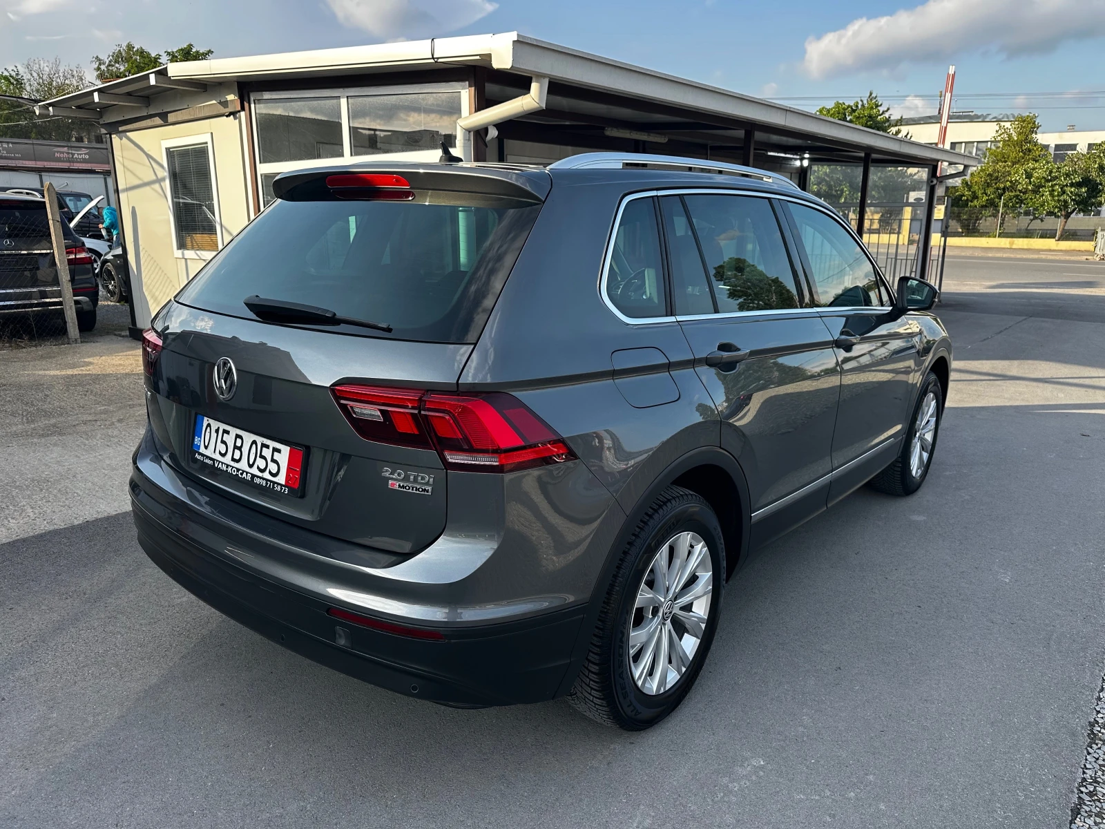 VW Tiguan 2.0TDI 150к.с 4Motion* DSG, снимка 2 - Автомобили и джипове - 54655867