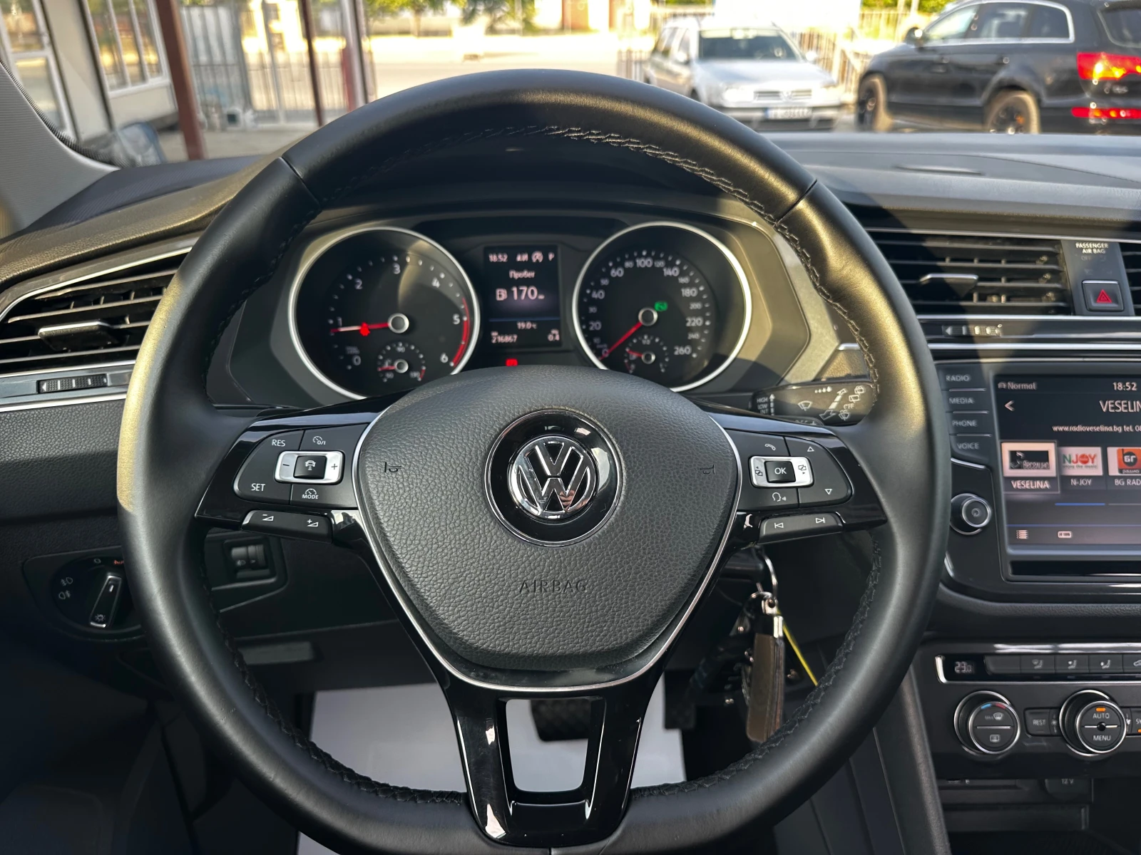 VW Tiguan 2.0TDI 150к.с 4Motion* DSG, снимка 10 - Автомобили и джипове - 54655867