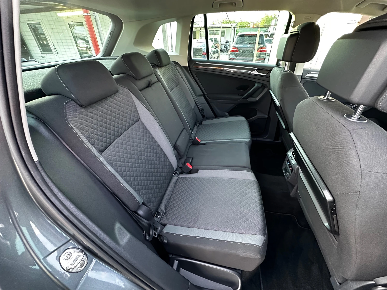 VW Tiguan 2.0TDI 150к.с 4Motion* DSG, снимка 14 - Автомобили и джипове - 54655867