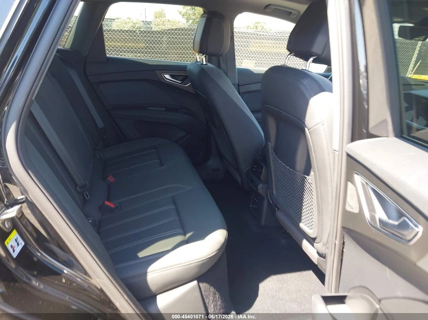 Audi Q4 E-Tron Premium Plus 50 Quattro, снимка 8 - Автомобили и джипове - 55004023