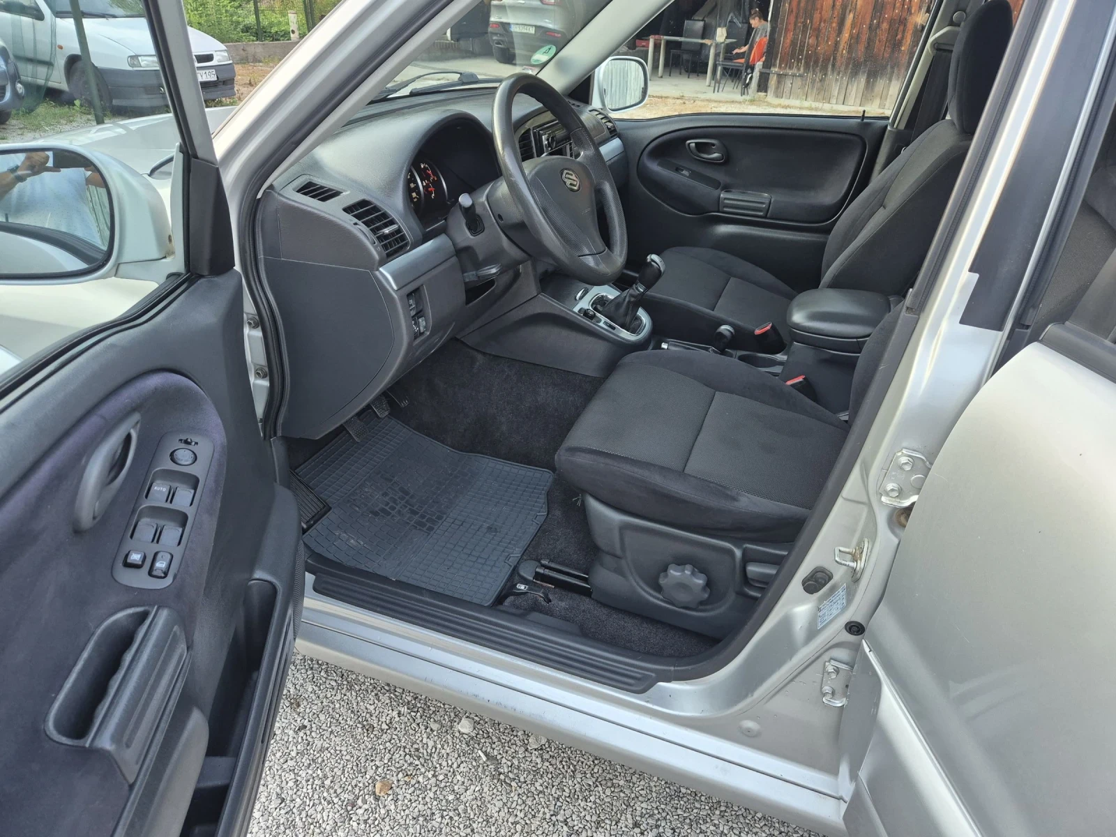 Suzuki Grand vitara 2.0бензин 128к.с, снимка 10 - Автомобили и джипове - 55158220