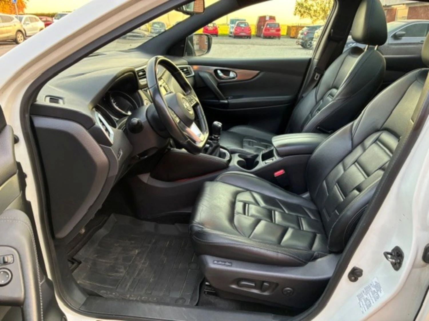 Nissan Qashqai Tekna Plus 1.5 Дизел, снимка 5 - Автомобили и джипове - 56353712