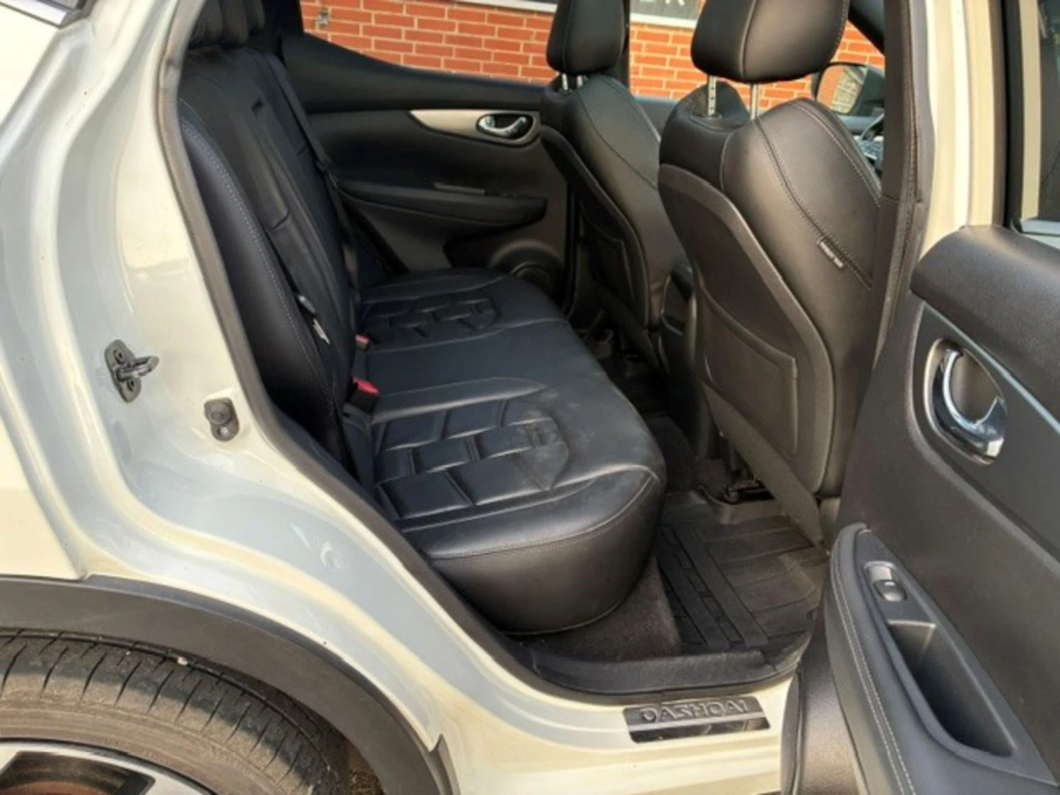 Nissan Qashqai Tekna Plus 1.5 Дизел, снимка 7 - Автомобили и джипове - 56353712