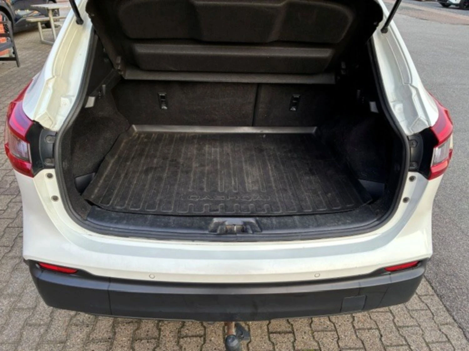 Nissan Qashqai Tekna Plus 1.5 Дизел, снимка 9 - Автомобили и джипове - 56353712