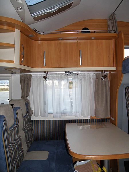 Кемпер HYMER / ERIBA C614, снимка 8 - Каравани и кемпери - 56346314