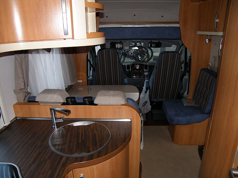 Кемпер HYMER / ERIBA C614, снимка 7 - Каравани и кемпери - 56346314