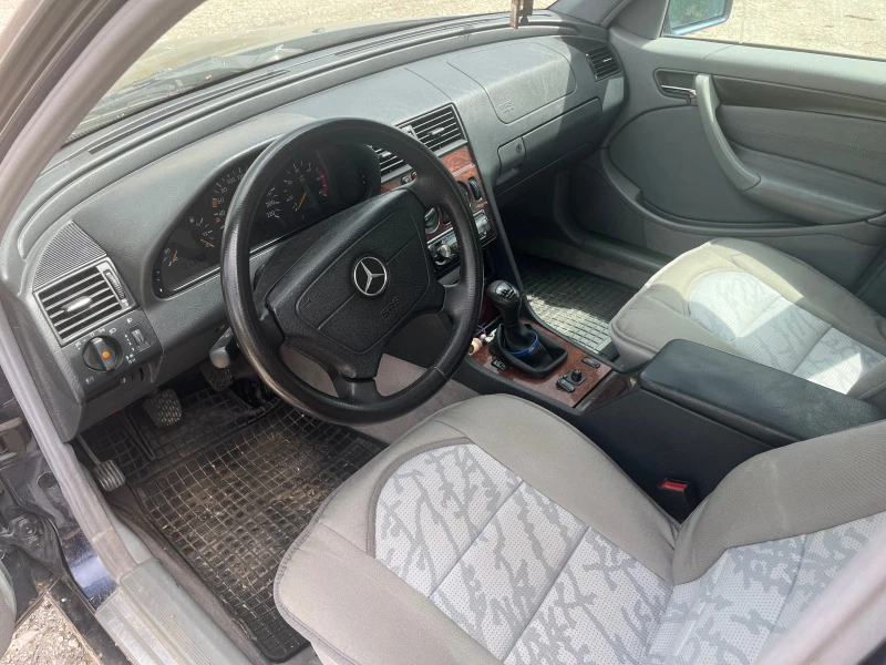 Mercedes-Benz C 220, снимка 5 - Автомобили и джипове - 47139229