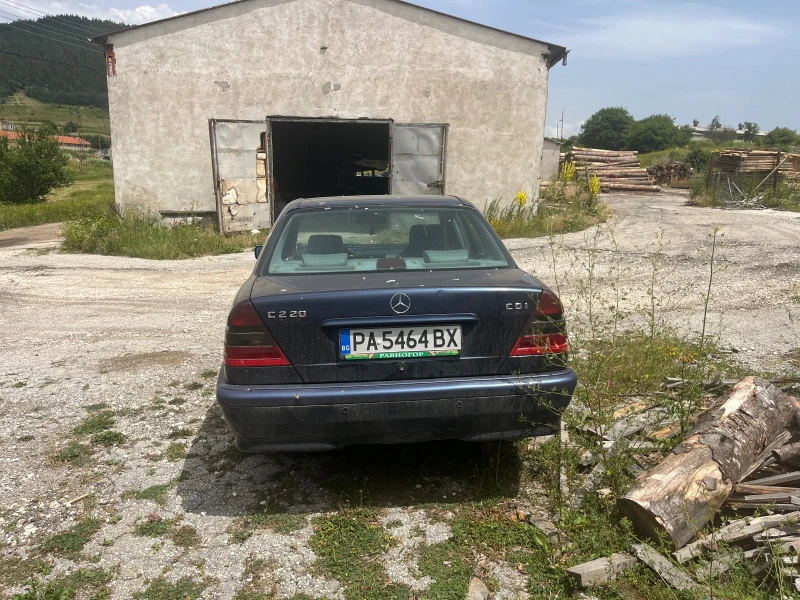 Mercedes-Benz C 220, снимка 4 - Автомобили и джипове - 47139229