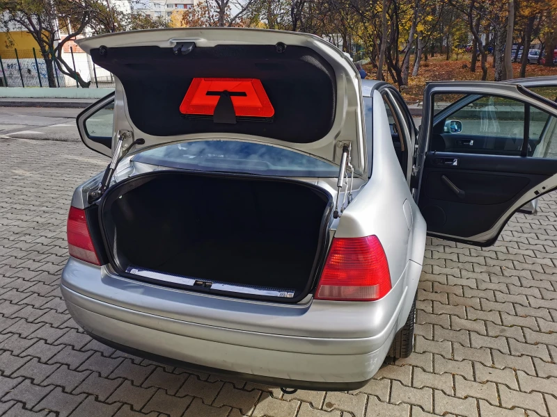 VW Bora, снимка 8 - Автомобили и джипове - 48158444