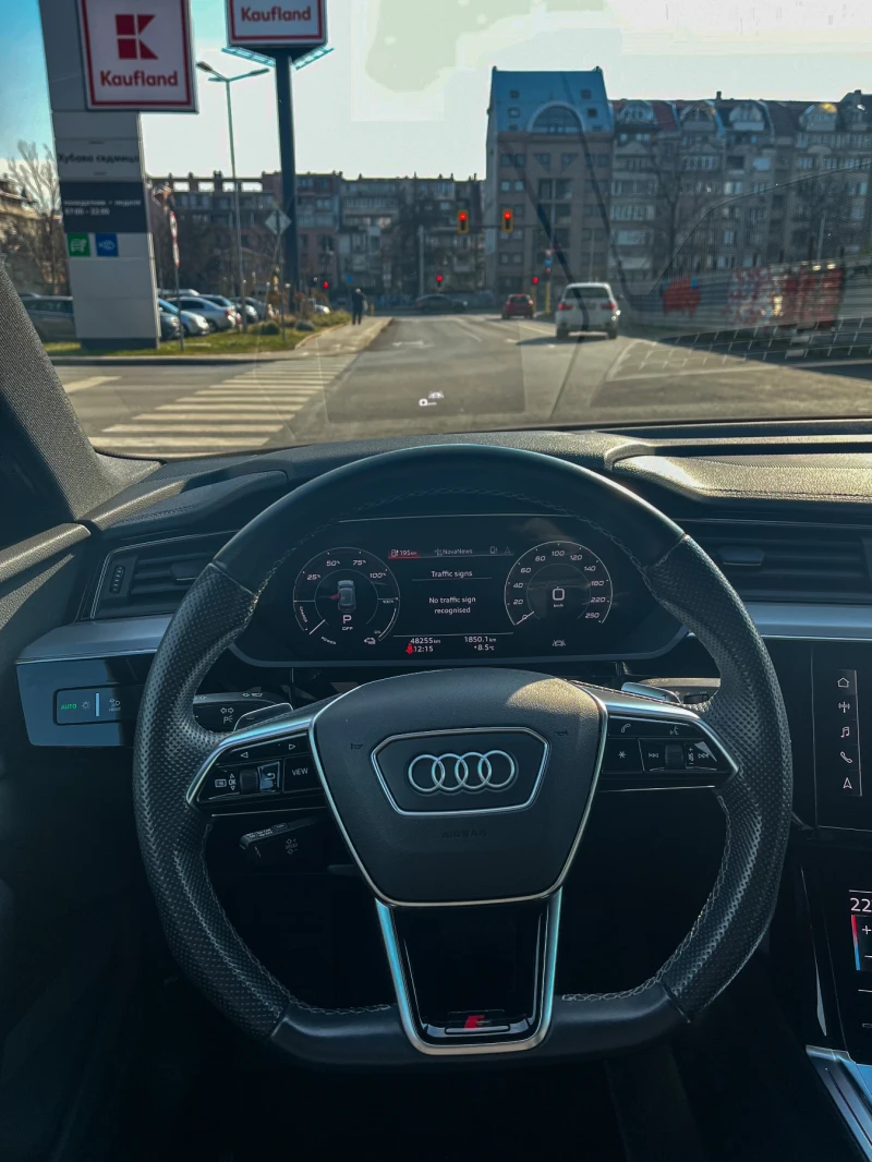 Audi E-Tron Sportback S Line, снимка 12 - Автомобили и джипове - 48168419