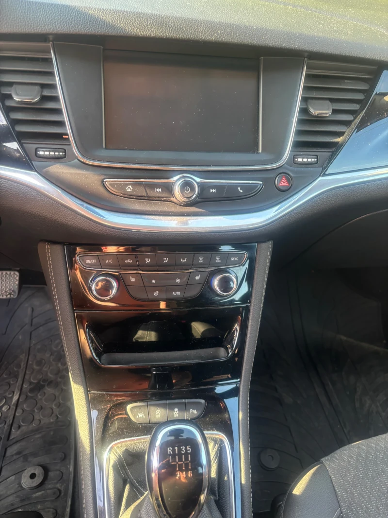 Opel Astra 1.6 Cdti, снимка 10 - Автомобили и джипове - 52589926