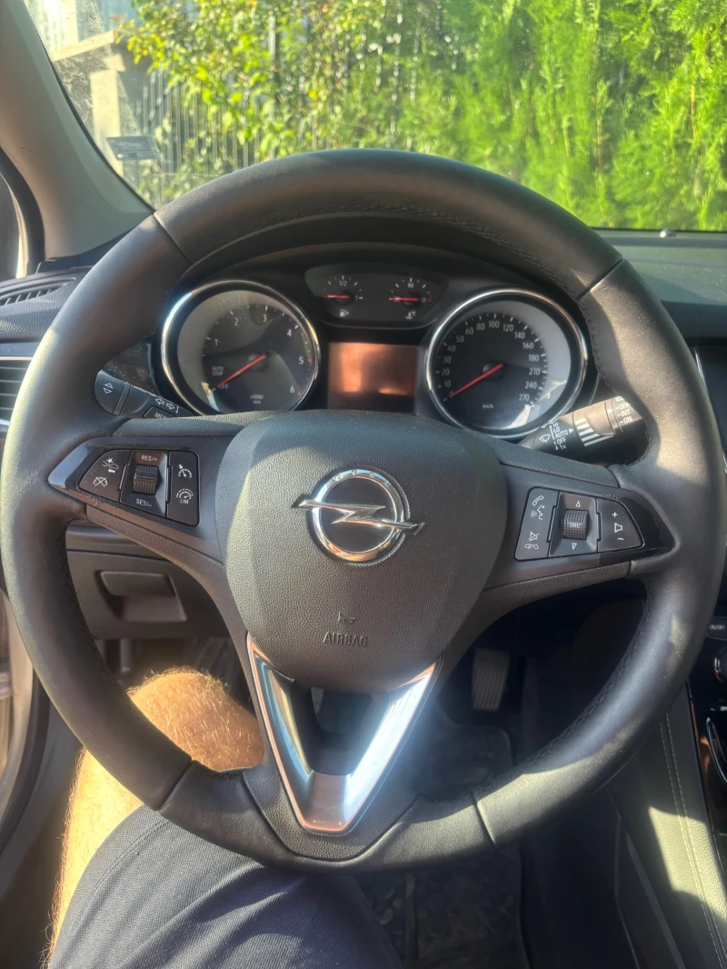 Opel Astra 1.6 Cdti, снимка 13 - Автомобили и джипове - 52589926