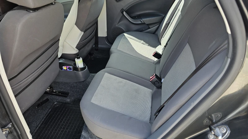 Seat Ibiza 1.6, снимка 11 - Автомобили и джипове - 51611685