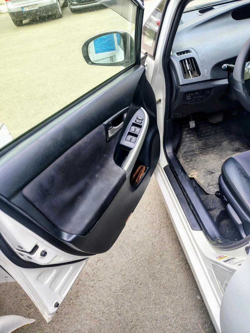 Toyota Prius, снимка 7 - Автомобили и джипове - 52339564